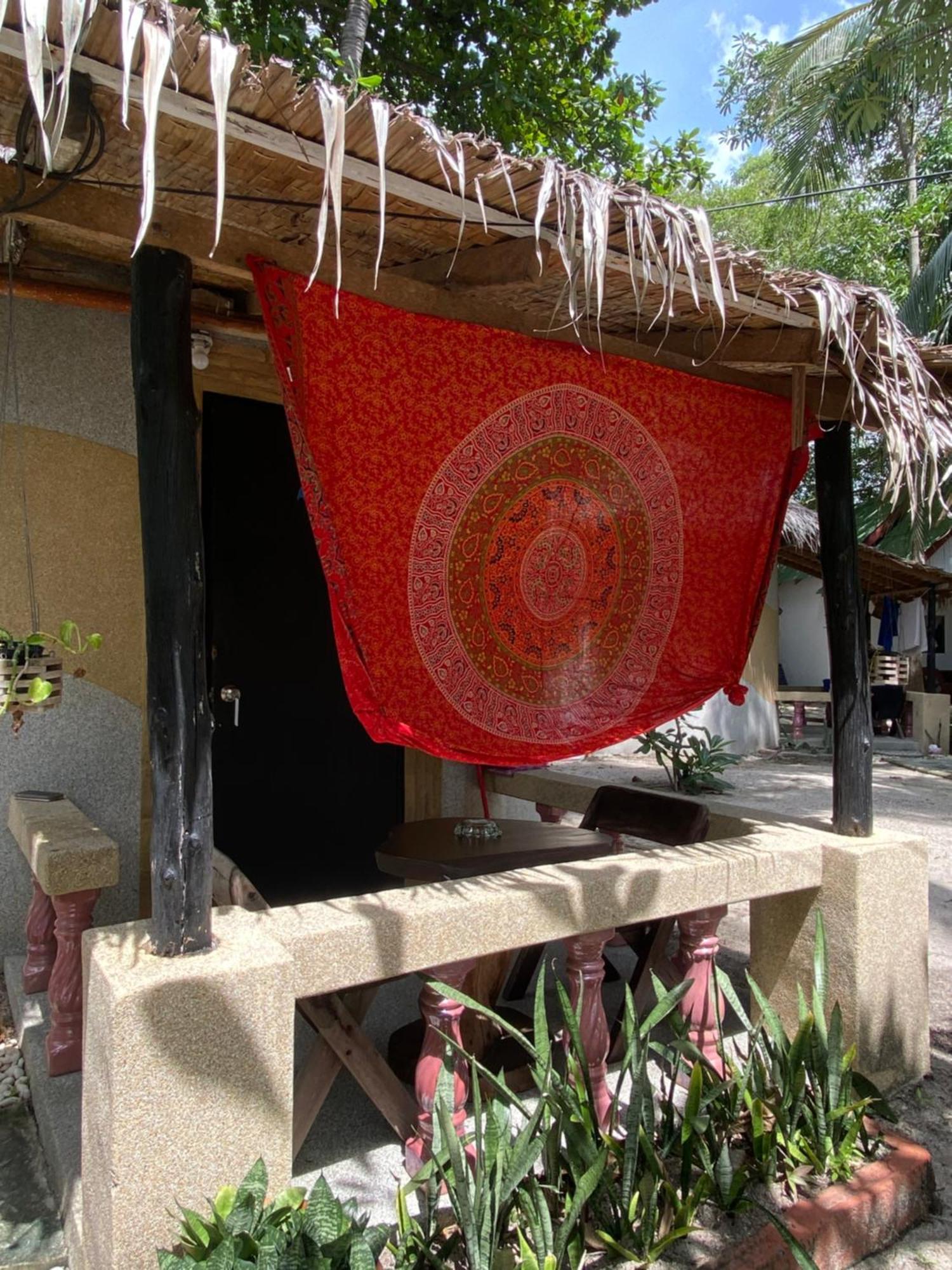Hutofhappiness Apartment Thongsala